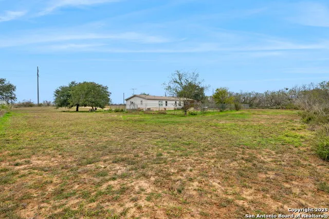 300 County Road 307 Floresville, TX 78114