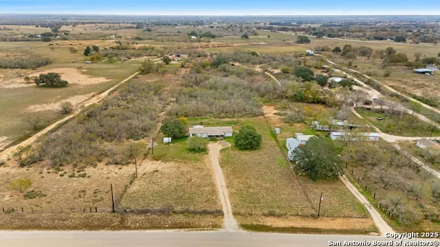 300 County Road 307 Floresville, TX 78114