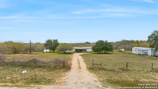 300 County Road 307 Floresville, TX 78114