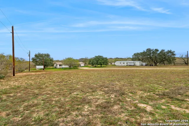 300 County Road 307 Floresville, TX 78114