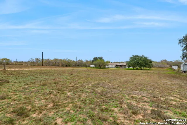 300 County Road 307 Floresville, TX 78114