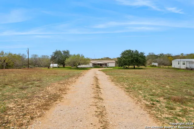 300 County Road 307 Floresville, TX 78114
