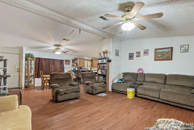 300 County Road 307 Floresville, TX 78114