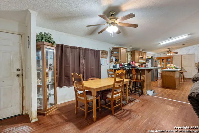 300 County Road 307 Floresville, TX 78114