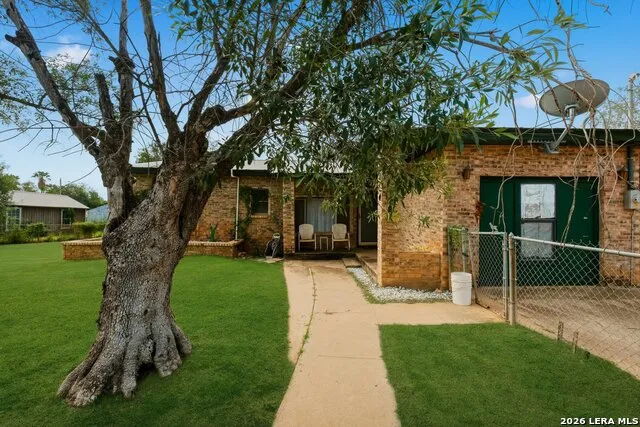 710 Storey Cotulla, TX 78014
