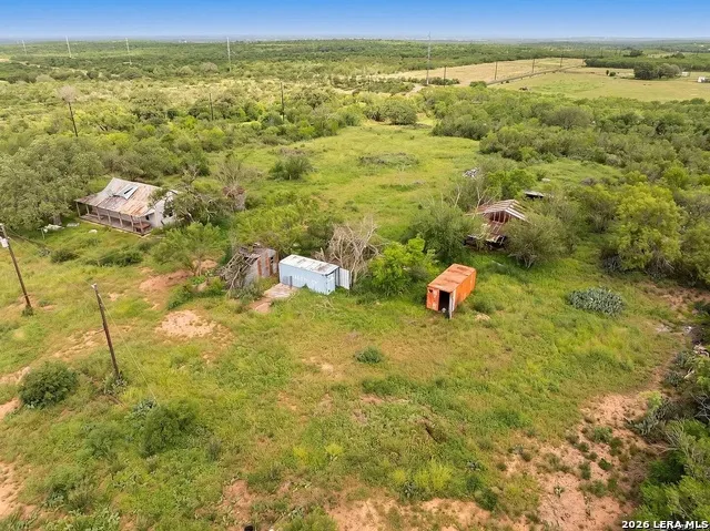 2759 County Road 467 Devine, TX 78016