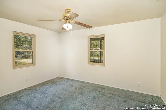 611 AUSTIN ST Sabinal, TX 78881