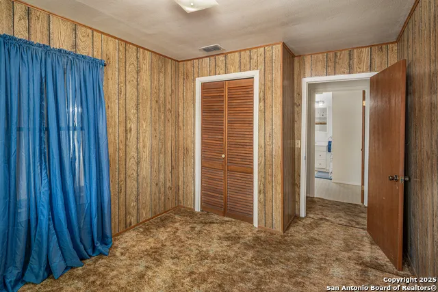 611 AUSTIN ST Sabinal, TX 78881