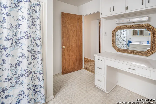 611 AUSTIN ST Sabinal, TX 78881