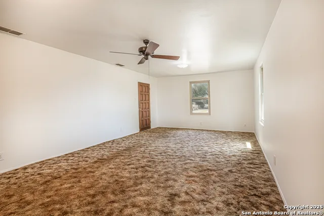 611 AUSTIN ST Sabinal, TX 78881