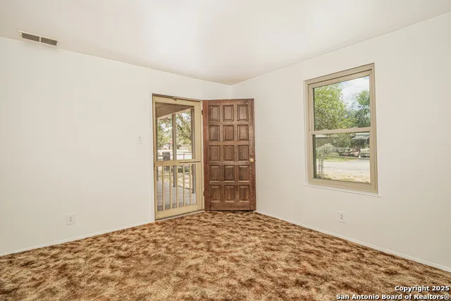 611 AUSTIN ST Sabinal, TX 78881