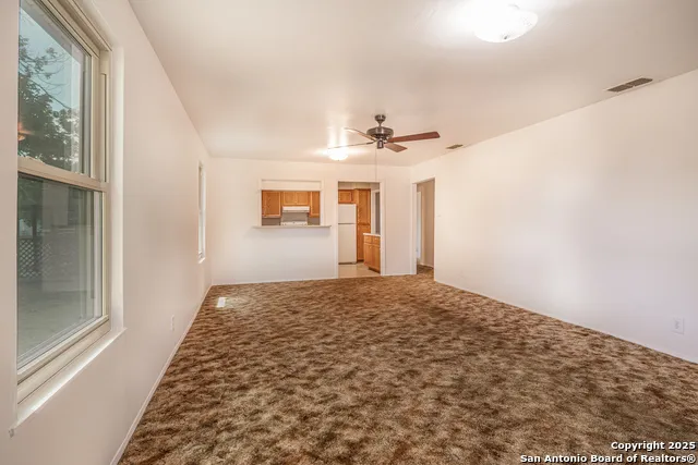 611 AUSTIN ST Sabinal, TX 78881