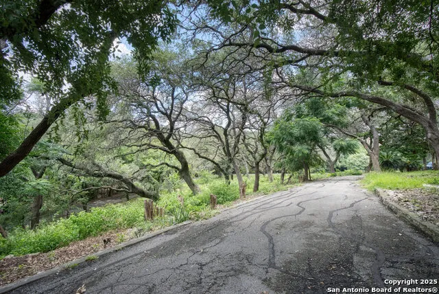 5351 Fredericksburg San Antonio, TX 78229