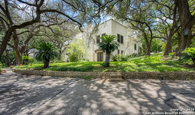 5351 Fredericksburg San Antonio, TX 78229