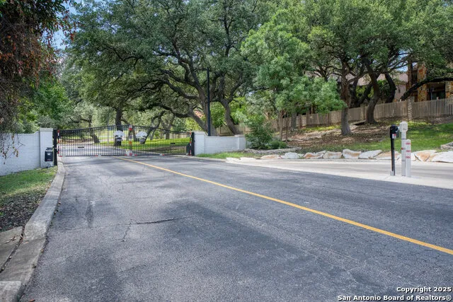 5351 Fredericksburg San Antonio, TX 78229