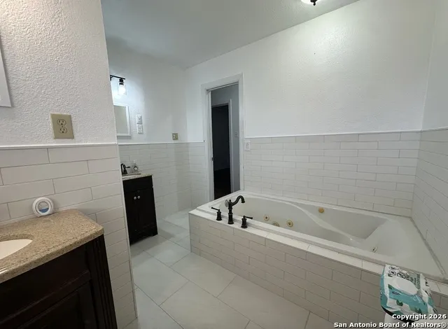 1001 Kathleen Pleasanton, TX 78064