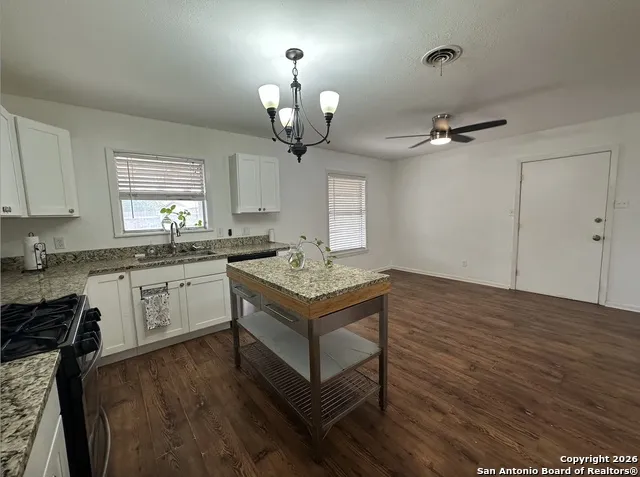 1001 Kathleen Pleasanton, TX 78064