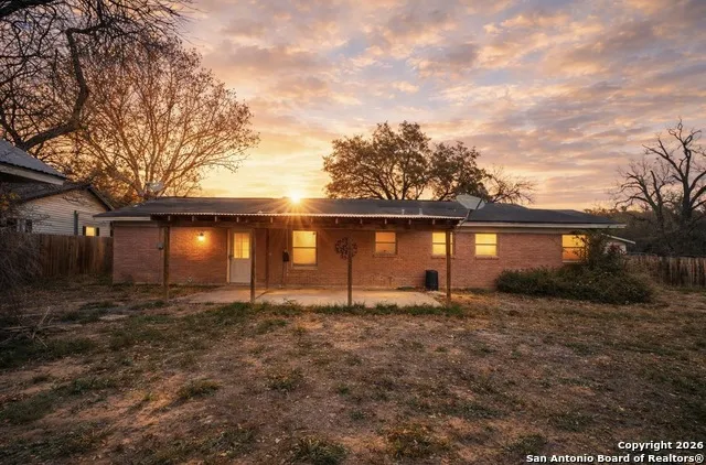 1001 Kathleen Pleasanton, TX 78064