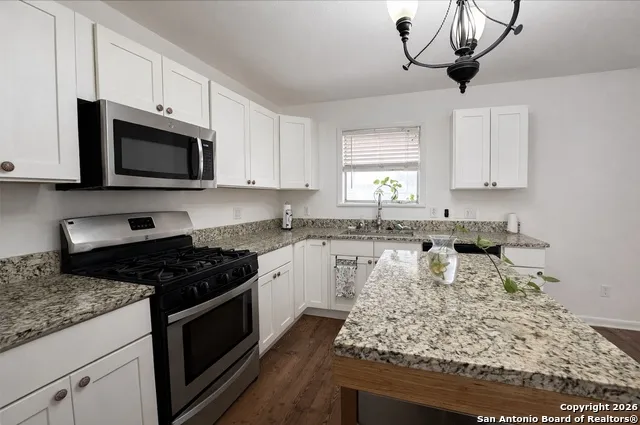 1001 Kathleen Pleasanton, TX 78064