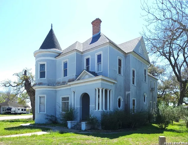 311 E BROADWAY ST Cuero, TX 77954
