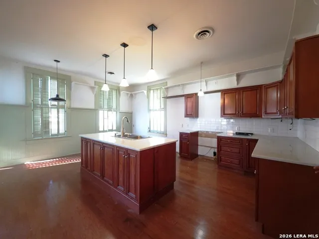 311 E BROADWAY ST Cuero, TX 77954