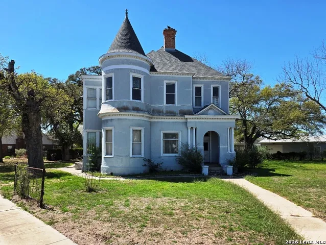 311 E BROADWAY ST Cuero, TX 77954