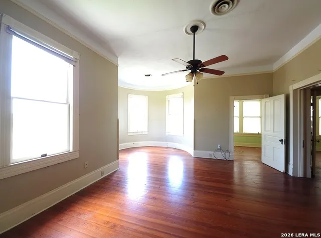 311 E BROADWAY ST Cuero, TX 77954