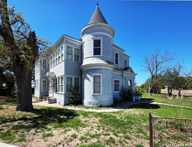 311 E BROADWAY ST Cuero, TX 77954