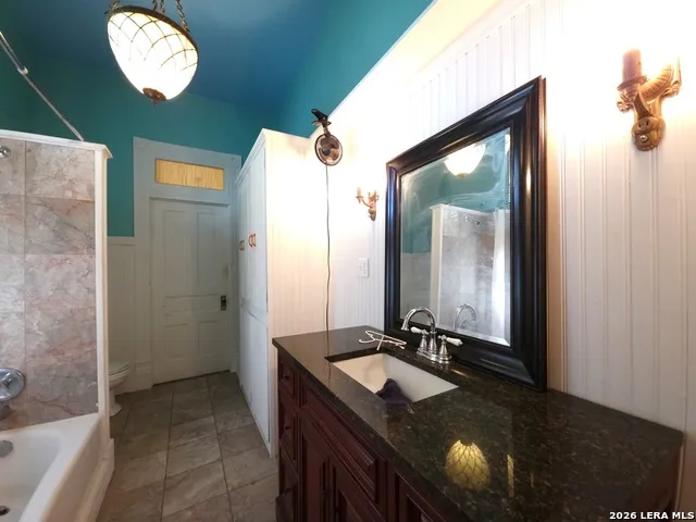 311 E BROADWAY ST Cuero, TX 77954