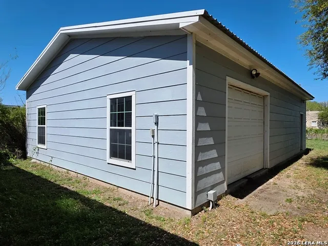 311 E BROADWAY ST Cuero, TX 77954