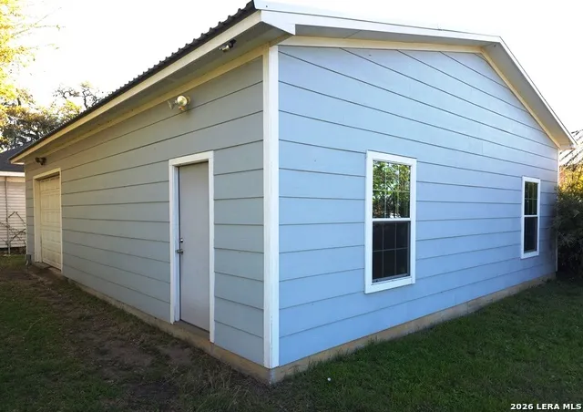 311 E BROADWAY ST Cuero, TX 77954