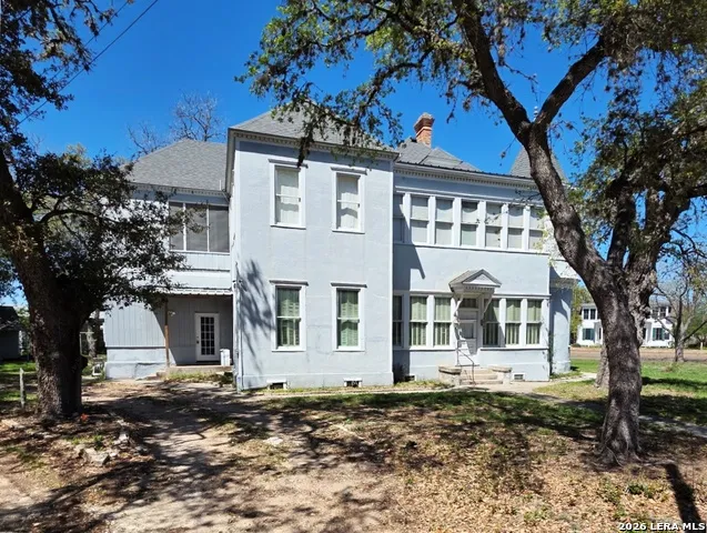 311 E BROADWAY ST Cuero, TX 77954