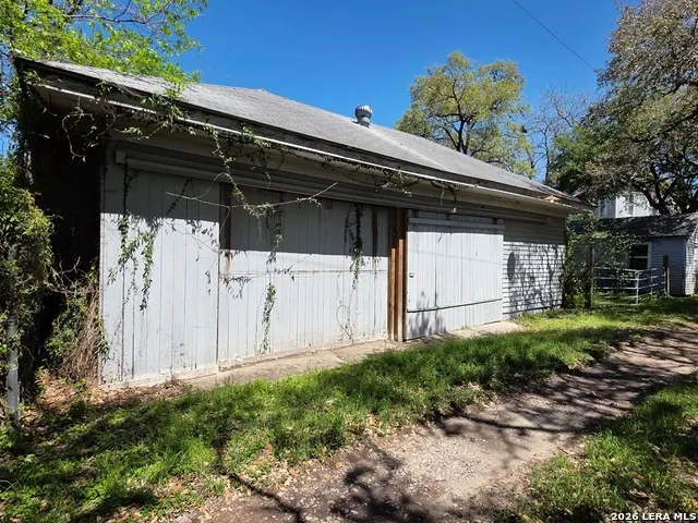 311 E BROADWAY ST Cuero, TX 77954