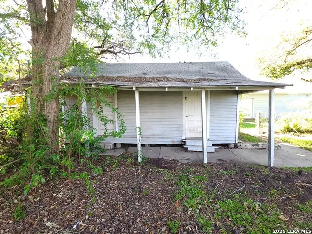311 E BROADWAY ST Cuero, TX 77954