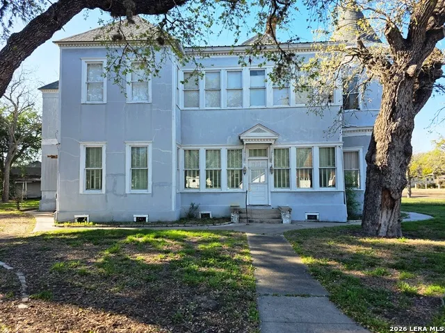 311 E BROADWAY ST Cuero, TX 77954