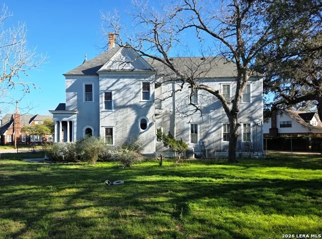 311 E BROADWAY ST Cuero, TX 77954