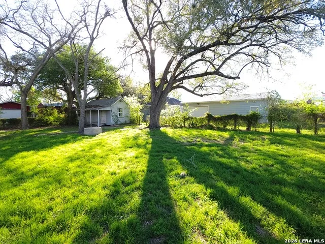 311 E BROADWAY ST Cuero, TX 77954
