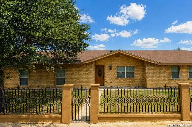1203 Bibb Ave Eagle Pass, TX 78852