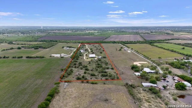 707 CREEK RD Marion, TX 78124