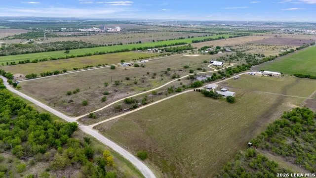 707 CREEK RD Marion, TX 78124