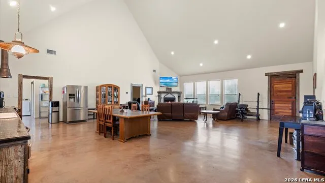 707 CREEK RD Marion, TX 78124