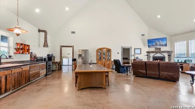 707 CREEK RD Marion, TX 78124