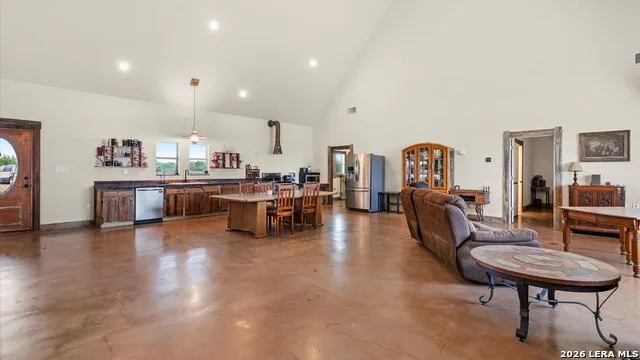 707 CREEK RD Marion, TX 78124