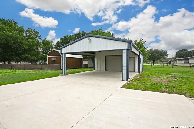 125 RED OAK TRL Marion, TX 78124