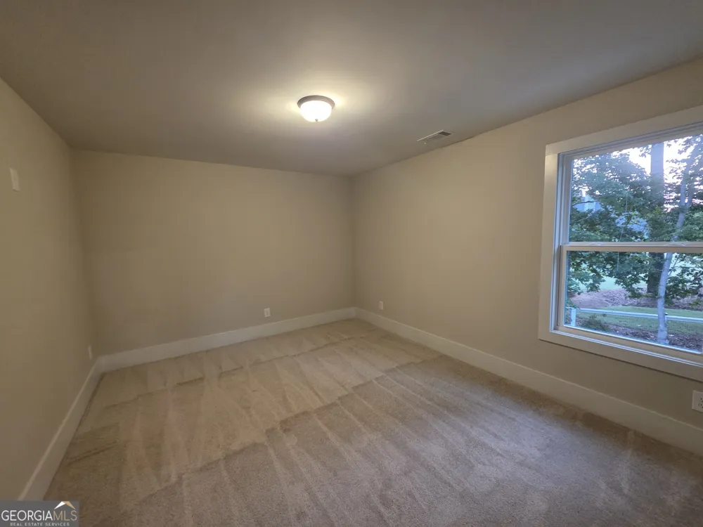 19 Louie LN Jefferson, GA 30549