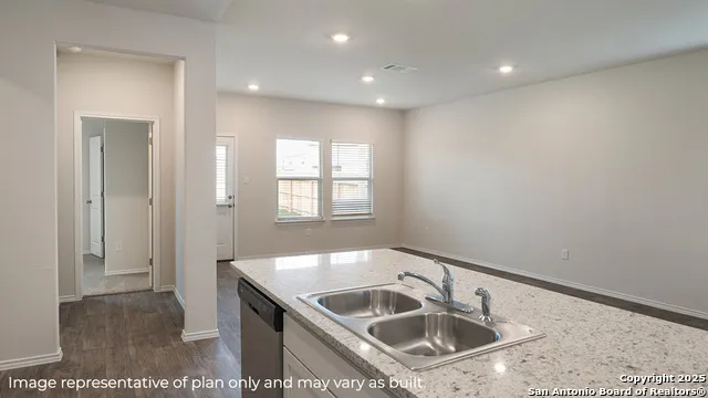 172 Violet Sylph San Antonio, TX 78253