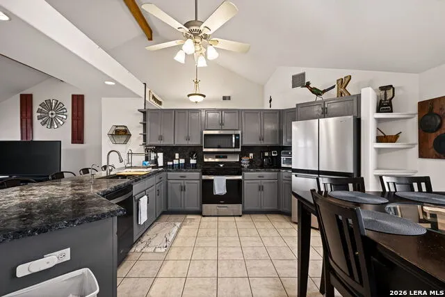 1032 SUMMIT RD Lakehills, TX 78063