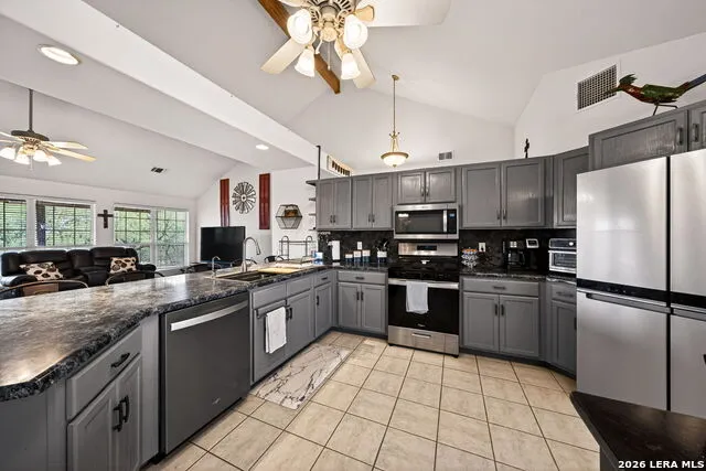 1032 SUMMIT RD Lakehills, TX 78063