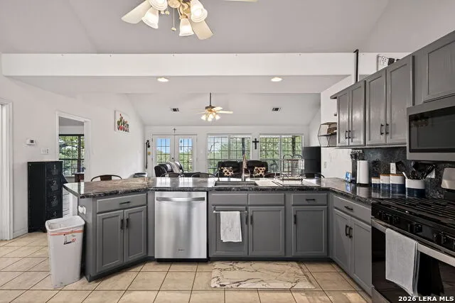 1032 SUMMIT RD Lakehills, TX 78063