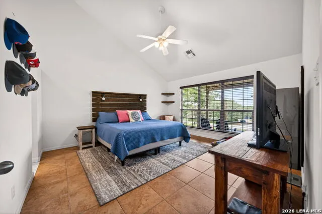 1032 SUMMIT RD Lakehills, TX 78063